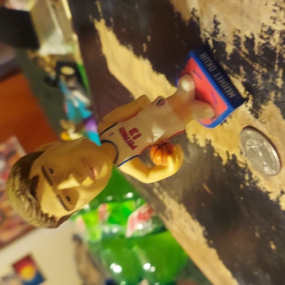 Legendary memo to memo world champ detroit piston mini bobblehead